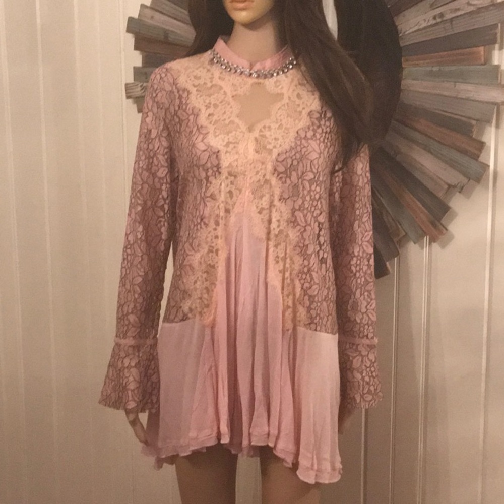 BLUSH PINK LACE DRESS  last one - Picture 3 of 7